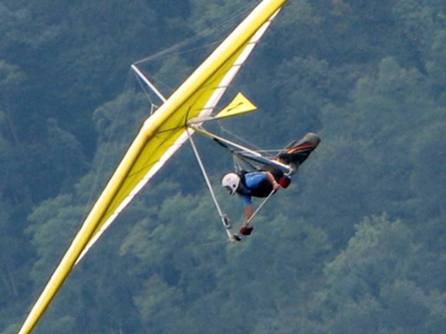 <p>trượt, lướt</p>
