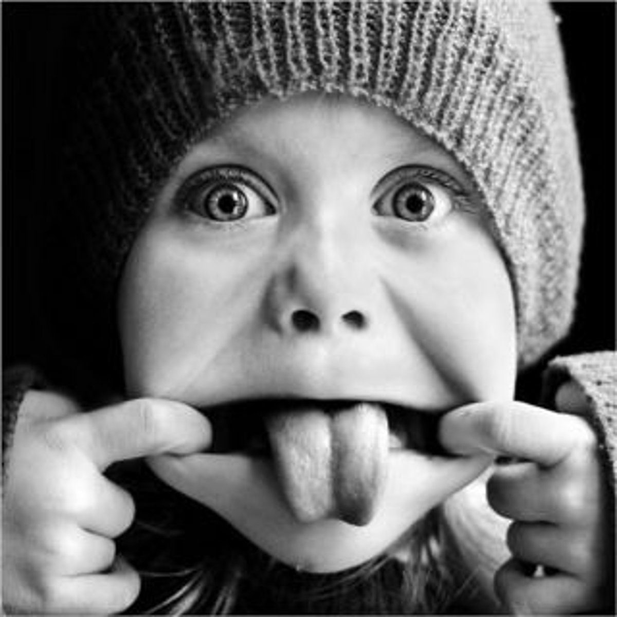 <p>TRANSLATION: скорчить рожицу / гримасничать</p><p>DEFINITION: To produce an ugly expression on your face to show dislike or amusement.</p><p>EXAMPLE: My little brother tends to .................. when I try to show him educational videos. Мой младший брат имеет обыкновение КОРЧИТЬ РОЖИЦУ, когда я пытаюсь показать ему обучающие видео.</p>