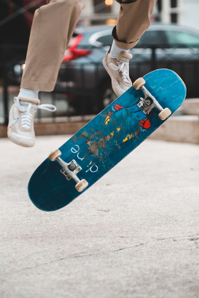 <p>skateboard</p>