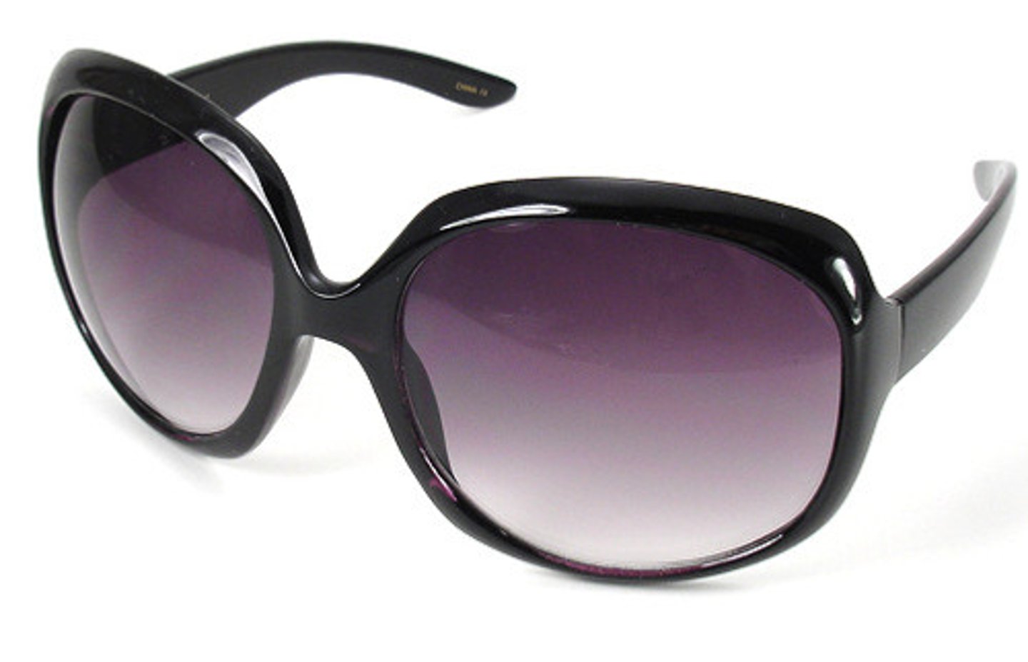 <p>he wears sunglasses, his sunglasses are black, his sunglasses are black</p>