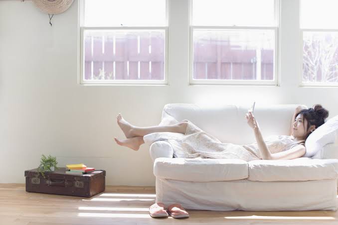 <p>stay home</p>