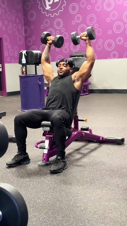 <p>Targets deltoids and triceps</p>