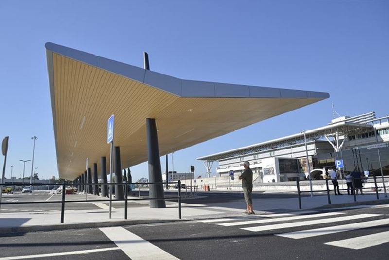 <p>Pick-up point - <span>Where is the pick-up point? The pick-up point is in front of the hotel.</span></p>