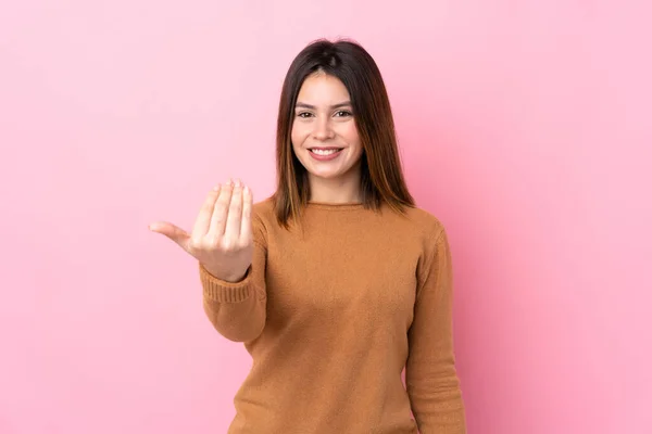 <p><span style="color: rgb(0, 0, 0);"><strong>Ven aquí, cariño</strong></span></p>