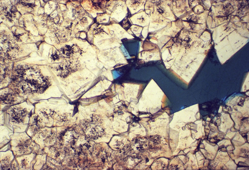 <p><span>Ca<sup>2+</sup> + Mg<sup>2+</sup> + 4HCO<sup>-</sup><sub>3</sub> à Ca,Mg(CO<sub>3</sub>)<sub>2 </sub>+ 2CO<sub>2</sub> + 2H<sub>2</sub>O&nbsp; <br></span></p>