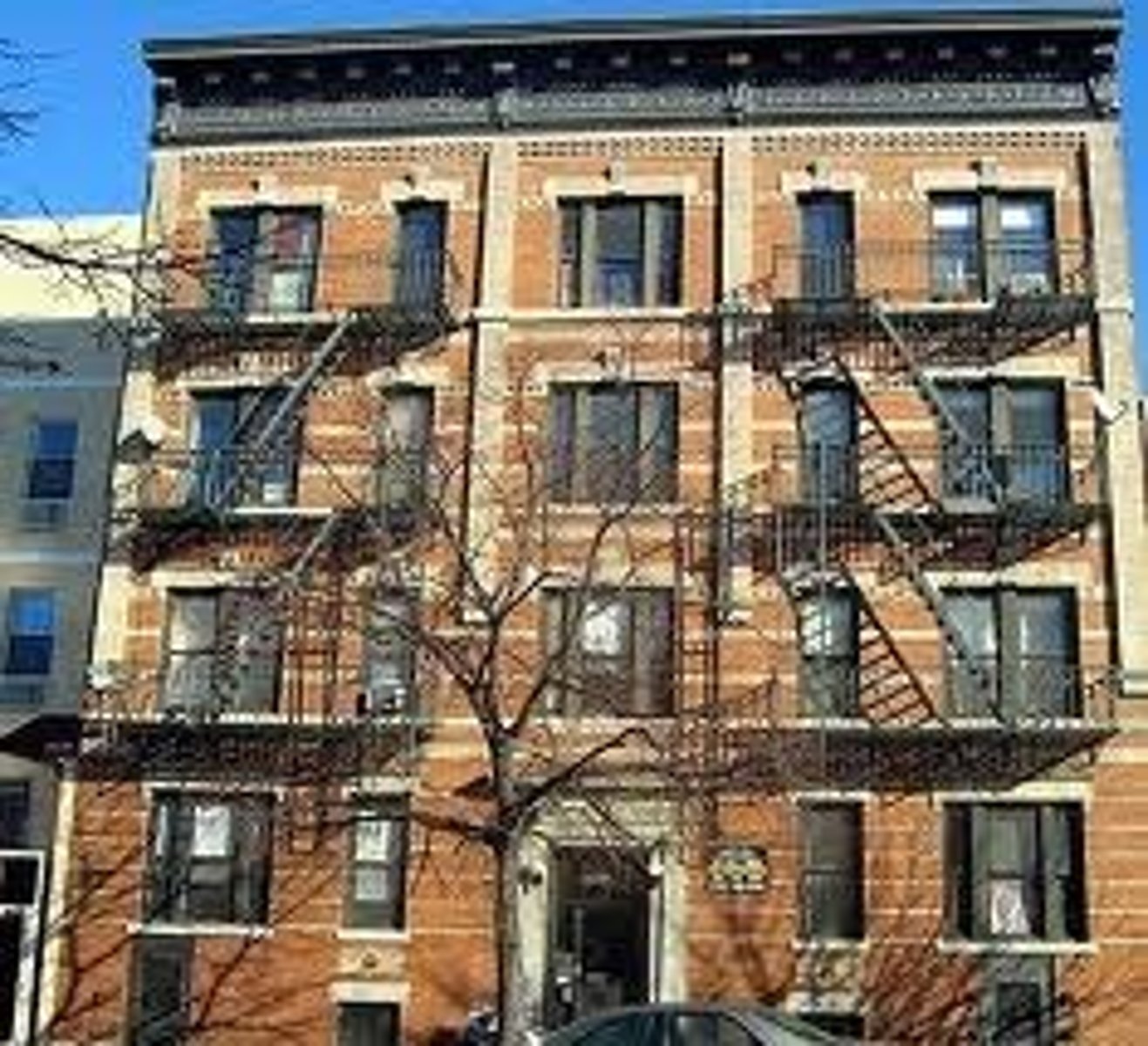 <p>apartment building</p>