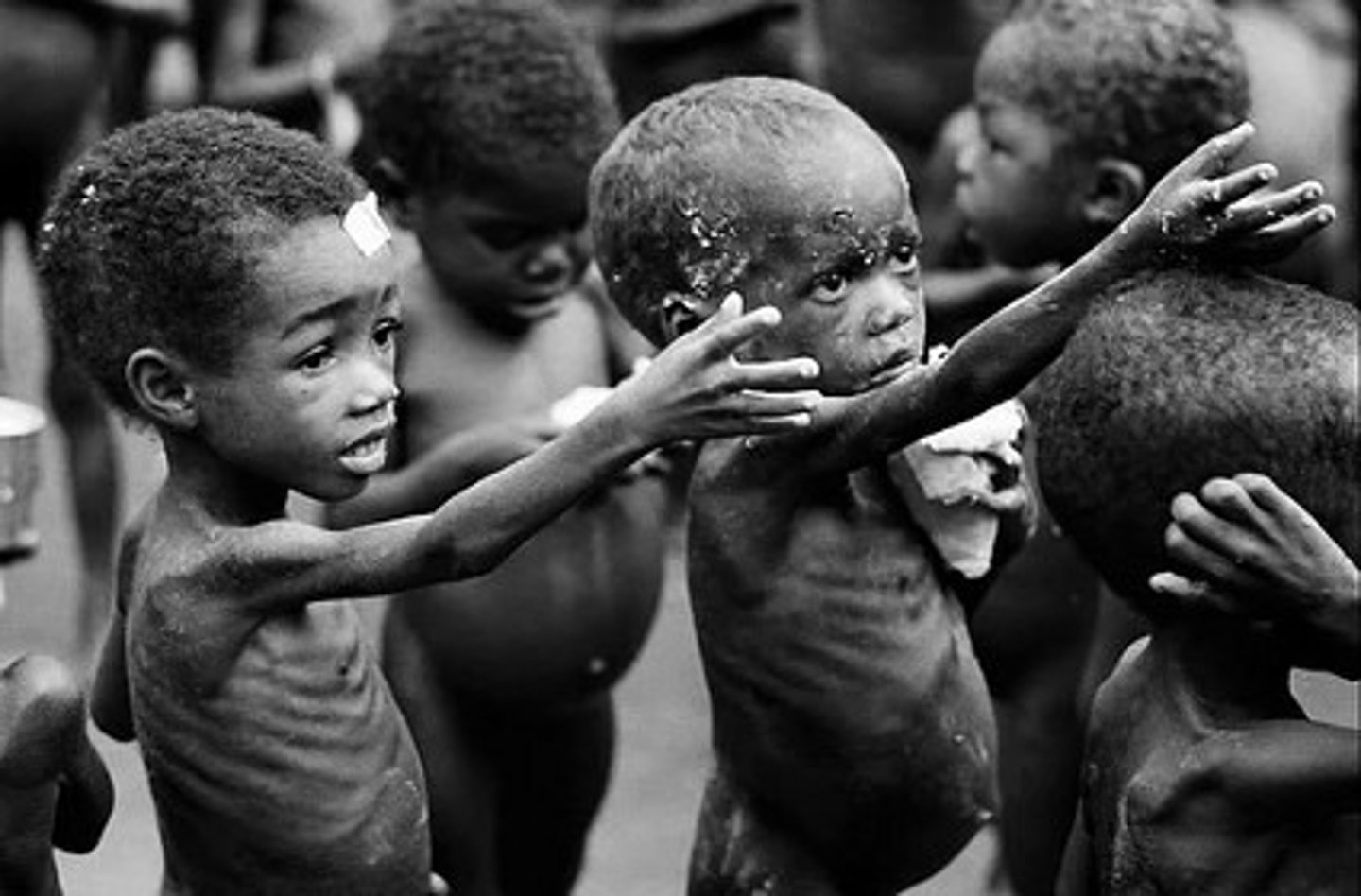 <p>- over 4000 outbreaks of cholera in Beira</p><p>- mudslides triggered heavy rain</p><p>- 3 million people homeless</p><p>- 700,000ha of crops were destroyed</p>