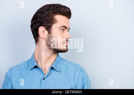 <p>فریبنده</p>