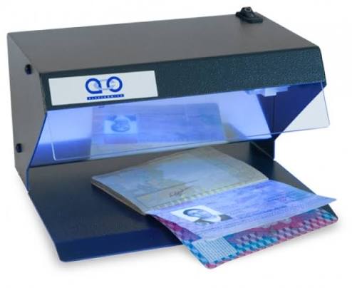 <p><span>Is an artificial lamp with its radiation capable of creating a fluorescence depending upon the material under consideration. Their wavelengths appear just before the blue-violet color of the visible spectrum.</span></p>