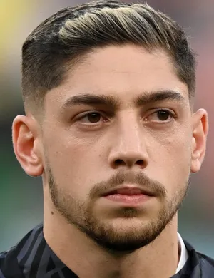 <p><strong><mark data-color="rgba(0, 0, 0, 0)" style="background-color: rgba(0, 0, 0, 0); color: inherit;">Central mittfältare i Real Madrid och det uruguayanska landslaget</mark></strong>.15</p>