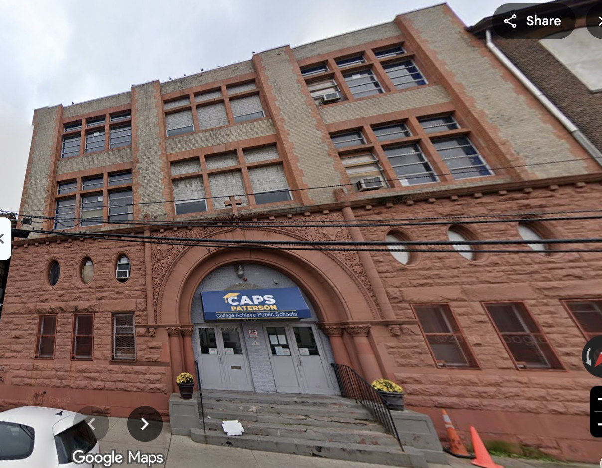 <p>What’s the architectural style of this building and why?</p>