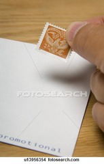 <p>dán tem</p>