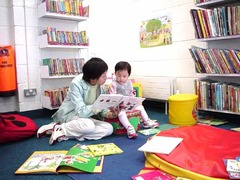 <p>/ˈʌpbrɪŋɪŋ/</p><p>(n) sự nuôi dạy</p><p>My parents played a big role in my upbringing.</p>