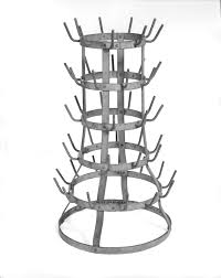 <p><span><strong>Marcel Duchamp, porte-bouteilles, 1964</strong></span></p>