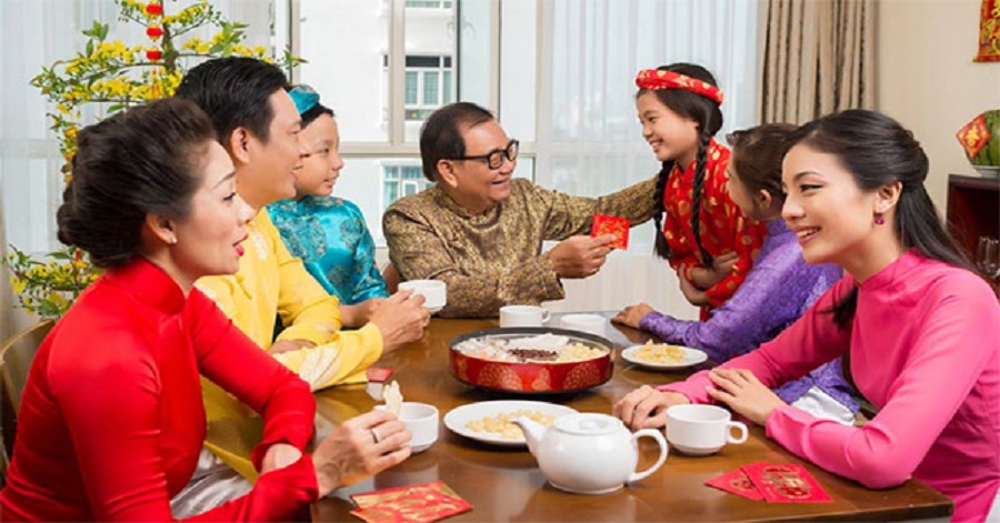 <p>buổi họp mặt gia đình</p>