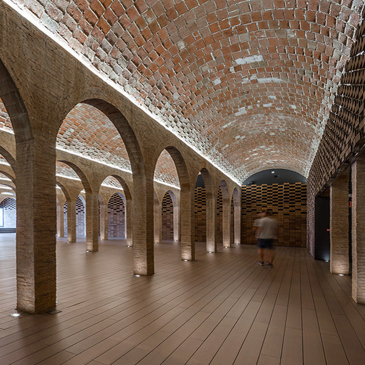 <ul><li><p>Low profile arched ceiling or roof </p></li><li><p>Built with thin, lightweight tiles &amp; fast setting mortar </p></li><li><p>No need for temporary wooden support frames</p></li></ul><p></p>