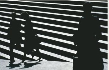 <p><span><strong><span>der Verlust, -e</span></strong></span></p><p><span><span>Ein großer </span><strong><span>Verlust</span></strong><span> von Blut ist sehr gefährlich</span></span></p>