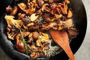 <p>Cooking in a pan over high heat with little fat.</p><p>• When sautéing in batches, clean or switch out the pan between each batch.</p><p>• Examples: Sautéed sea bass, sautéed wild mushrooms.</p>