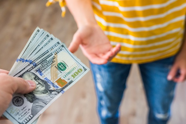 <p><strong> (v) 借出</strong><br><br><span data-name="round_pushpin" data-type="emoji">📍</span><strong>Related phrases or nouns: </strong><br>- lender (n) 借出者<br>- lend sb sth = lend sth to sb<br>- loan (n) 貸款<br><br><br><span data-name="round_pushpin" data-type="emoji">📍</span><strong>Antonym</strong><br>- borrow</p>
