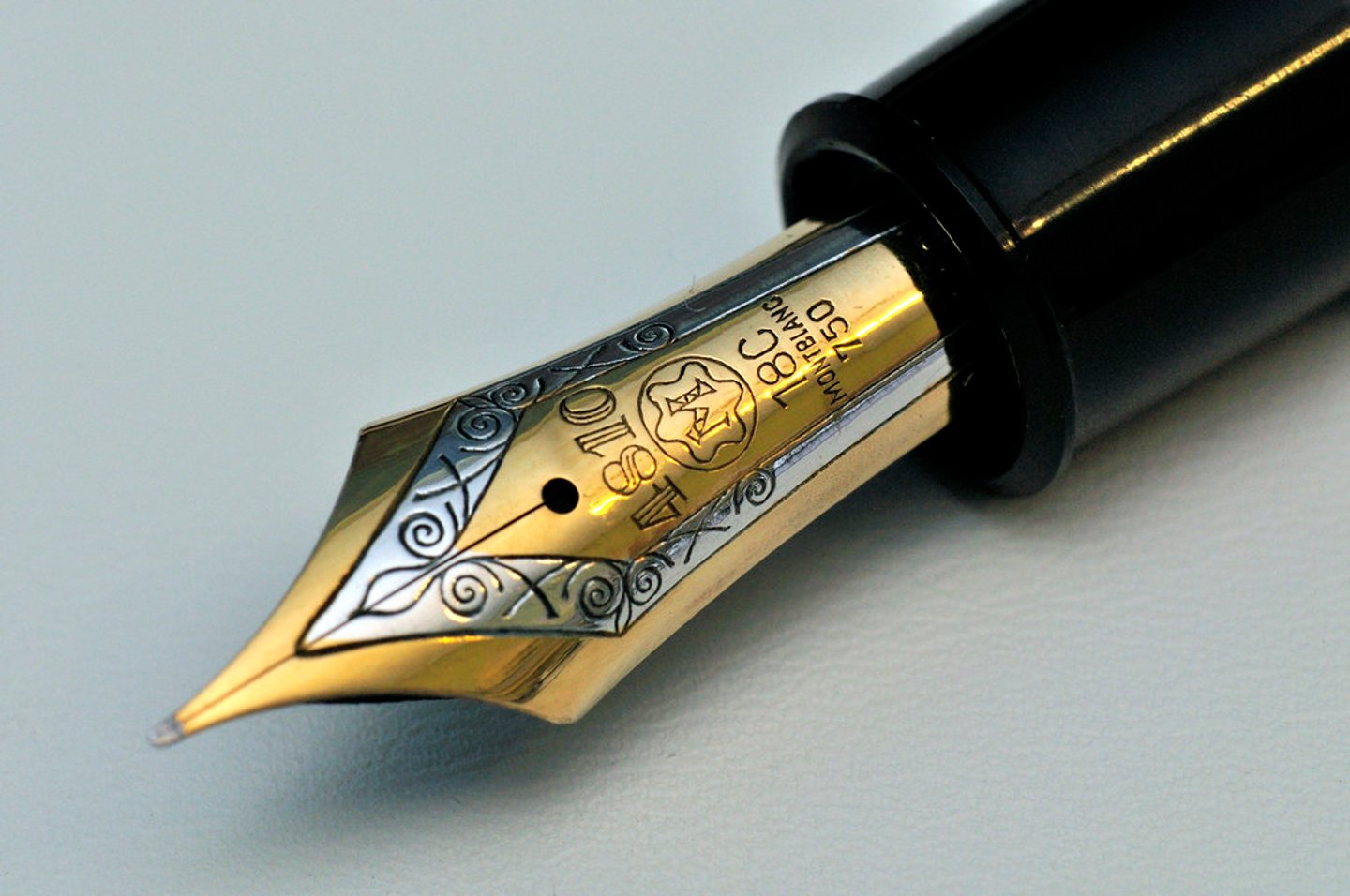 <p>the part of a quill, dip pen, fountain pen, ball point or stylus which comes into contact with the writing surface in order to deposit ink</p>