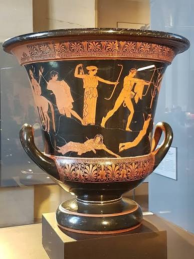 <p>Niobides Krater</p>