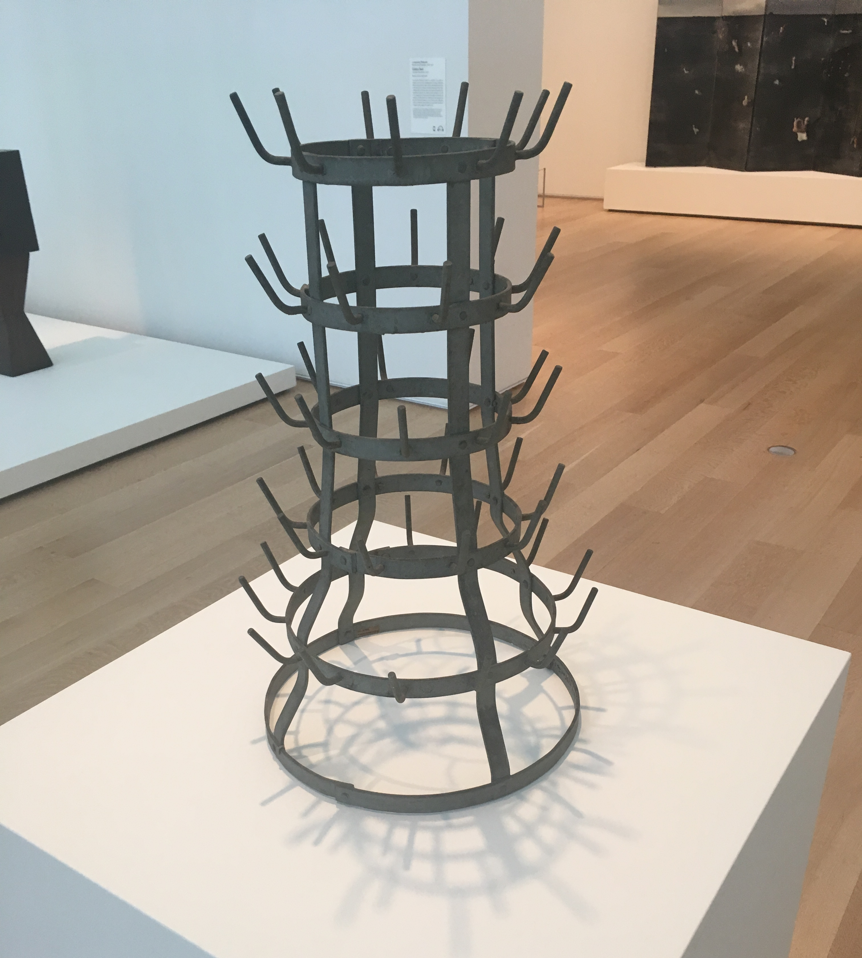 <p>Porte-Bouteilles (Duchamp, 1914)</p>