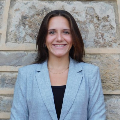 <p><span style="background-color: transparent; font-family: "Times New Roman", serif;"><strong>Julia Urglavitch</strong></span></p>