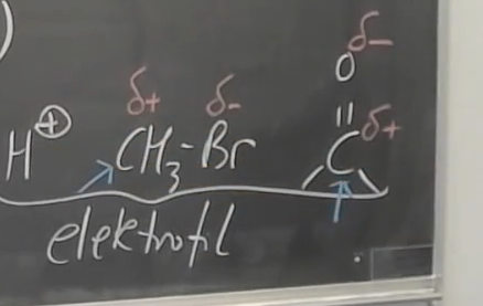 <p>hvorfor er de her elektrofil?</p>