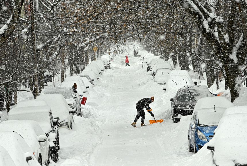 <p>It's snowing.</p>
