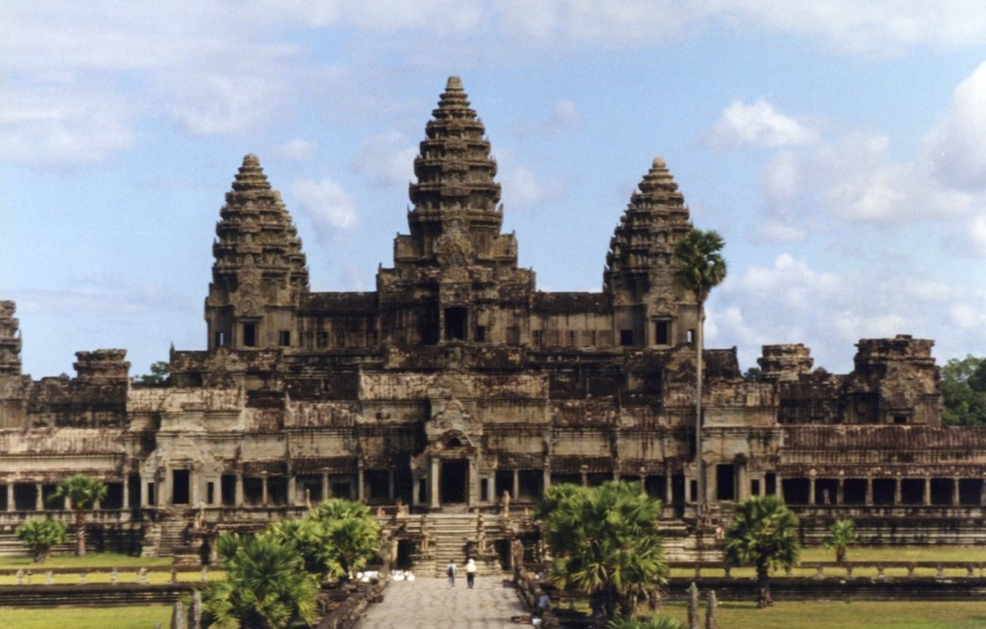 <p>built the great temple complex at Angkor Wat</p>