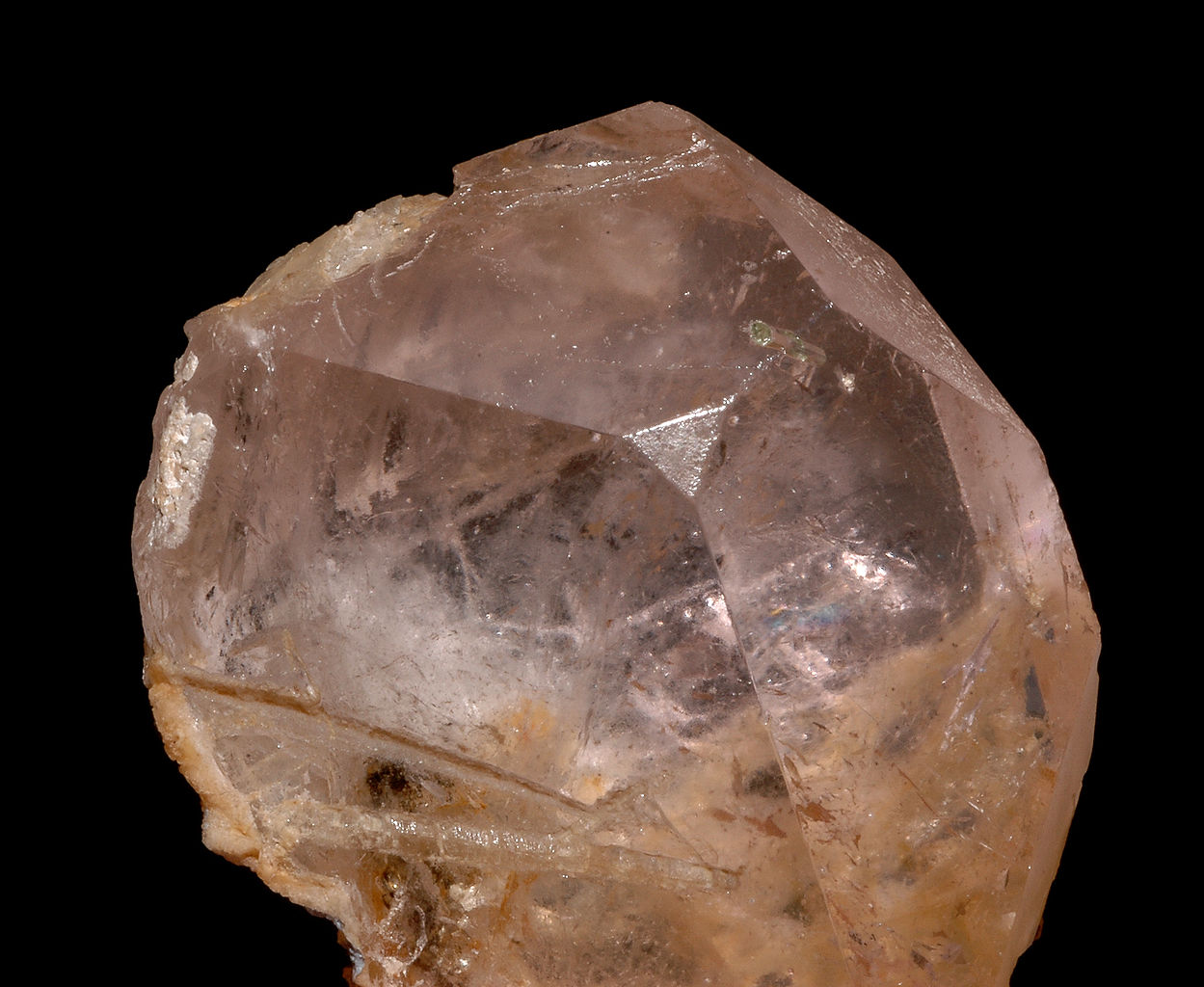 <p><strong>Morganite,</strong> the pink variety of beryl, owes its color primarily to the presence of which ion?</p>