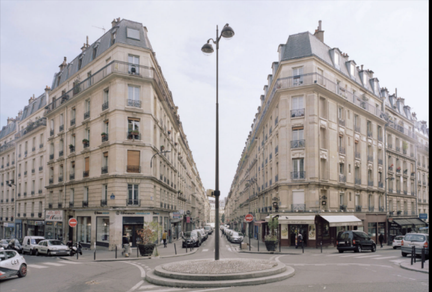 <p>Describe the overall architecture of the Paris Renovation apartment buildings and its significance </p>