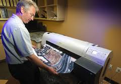 <p>/ˌreprəˈɡræfɪk/</p><p>Tái bản </p><p>used to describe equipment or systems for copying text or pictures:</p><p>We keep an inventory of all reprographic equipment, such as photocopiers.</p>