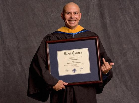 <p>1. un diplôme</p>