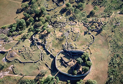 <p>City, now in ruins (in the modern African country of Zimbabwe), whose many stone structures were built between about 1250 and 1450, when it was a trading center and the capital of a large state.</p>
