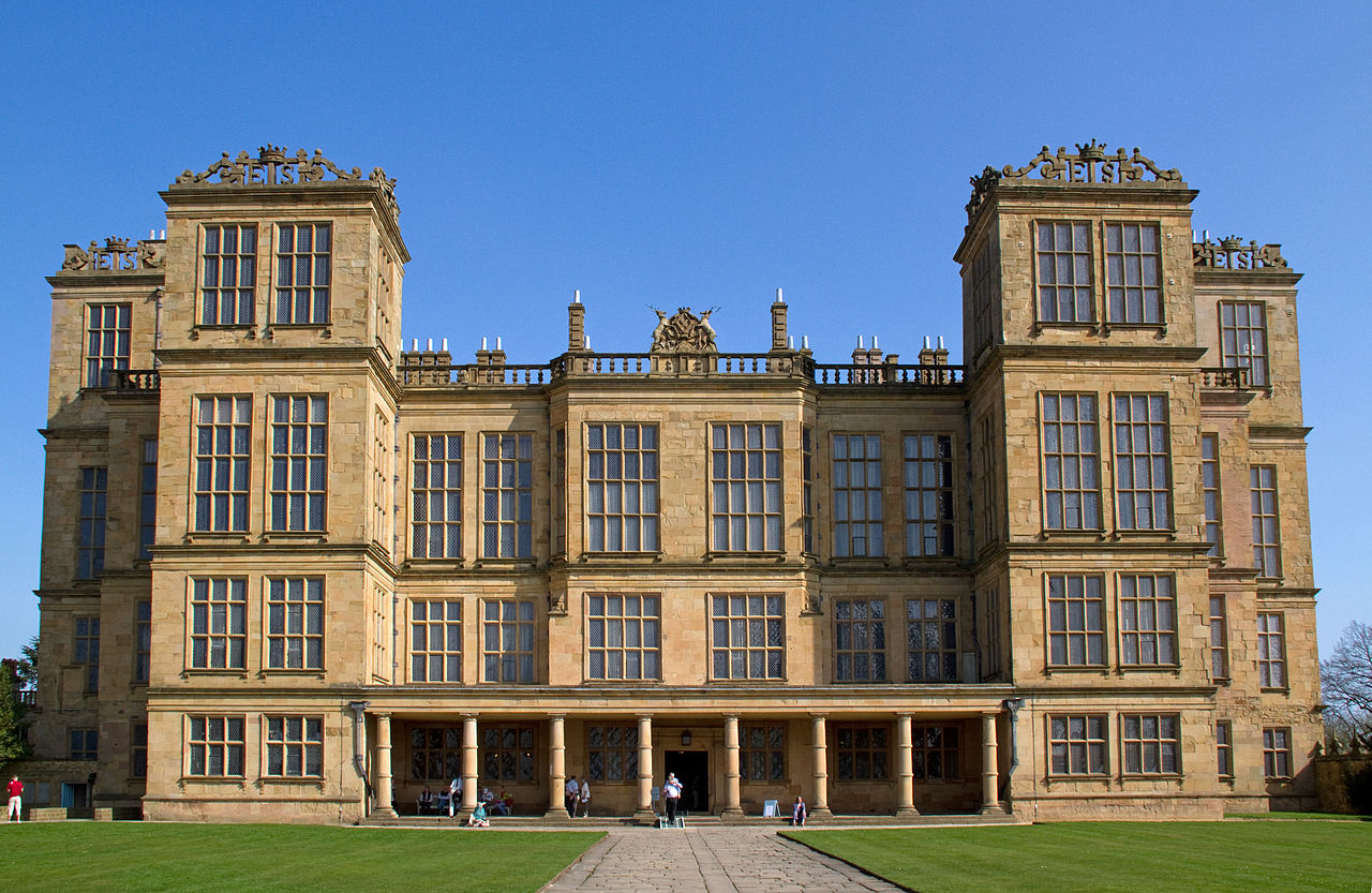 <ul><li><p>Exemplifies Elizabethan Architecture, built during the English Renaissance / reign of Queen Elizabeth</p></li></ul><p></p>