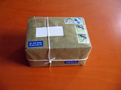 <p>bưu kiện, gói hàng, kiện hàng</p>