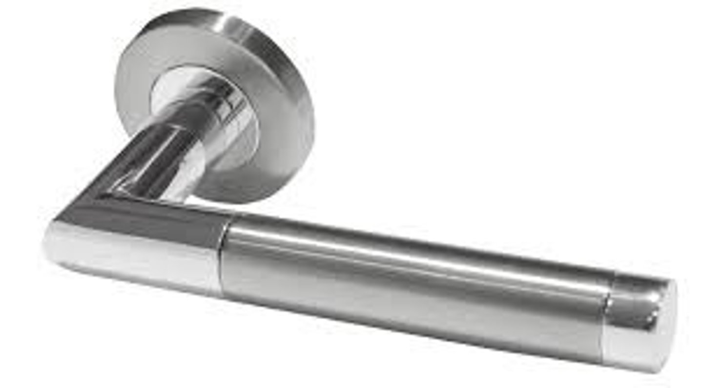 <p>to treat, handle</p>