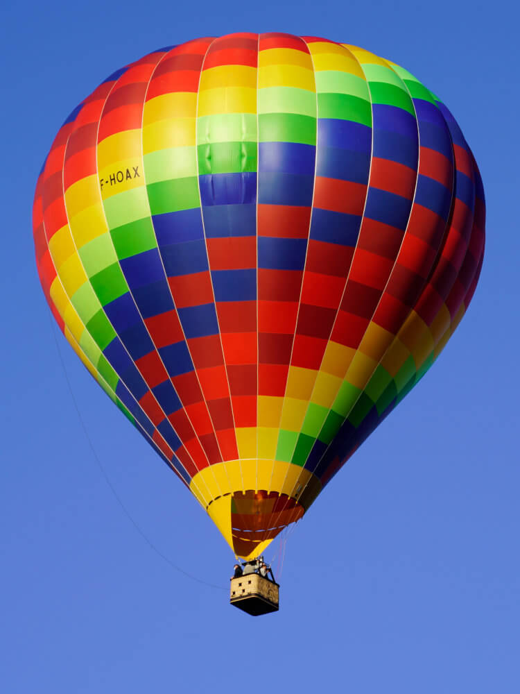<p>Un montgolfière</p>