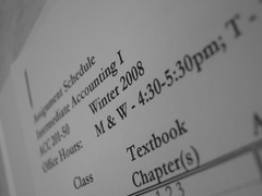 <p>(n) đề cương bài giảng, giáo trình.</p>