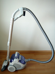<p>(v.): Hút bụi</p>