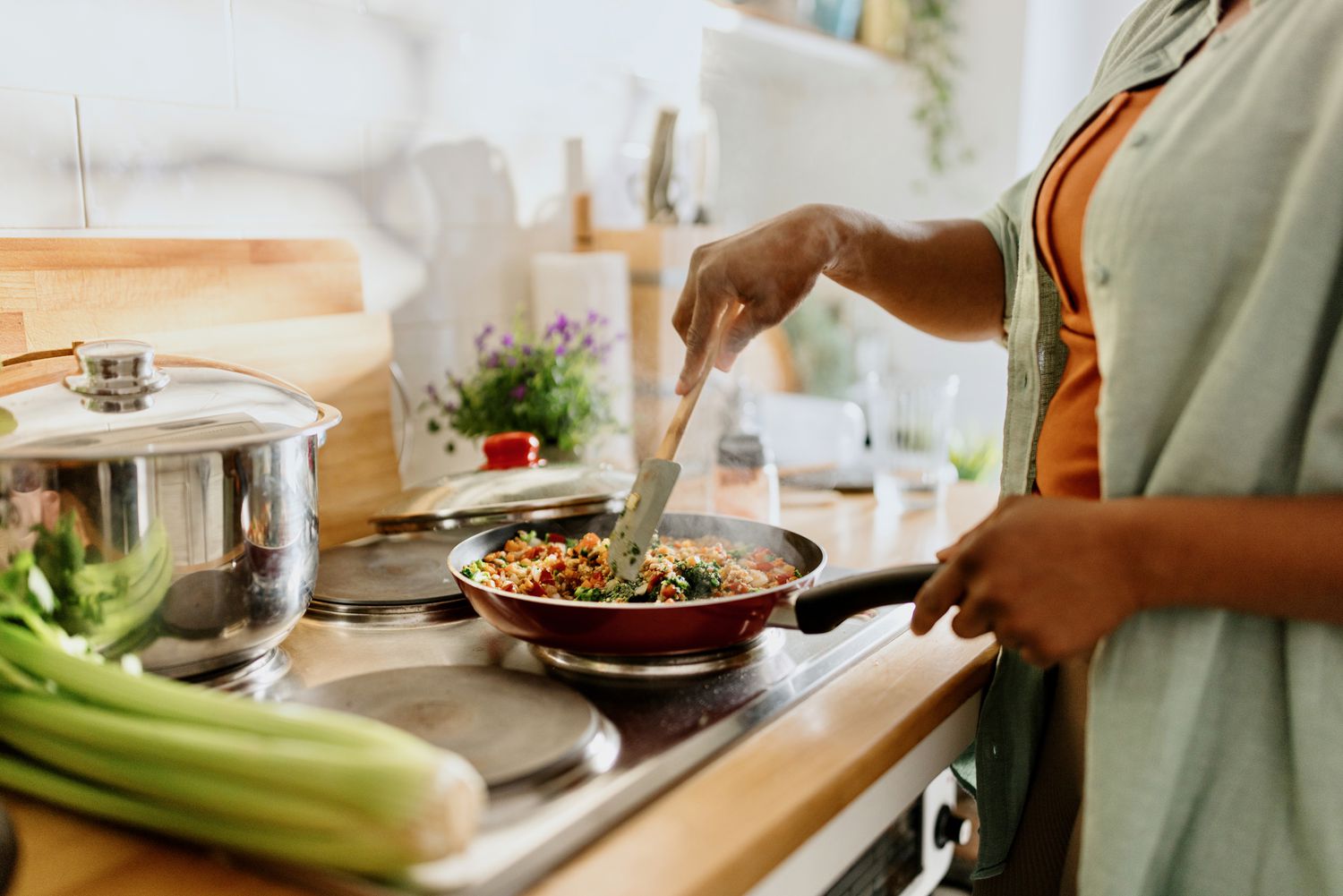 <p>cooking (n) /ˈkʊkɪŋ/</p>