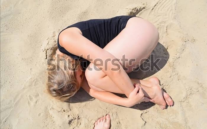 <p>v. An action a person or an animal does to get into a small, warm, and comfortable position, often for sleeping or relaxing.</p>