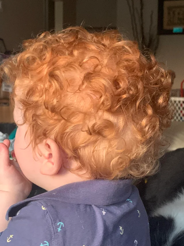 <p>curly hair</p>