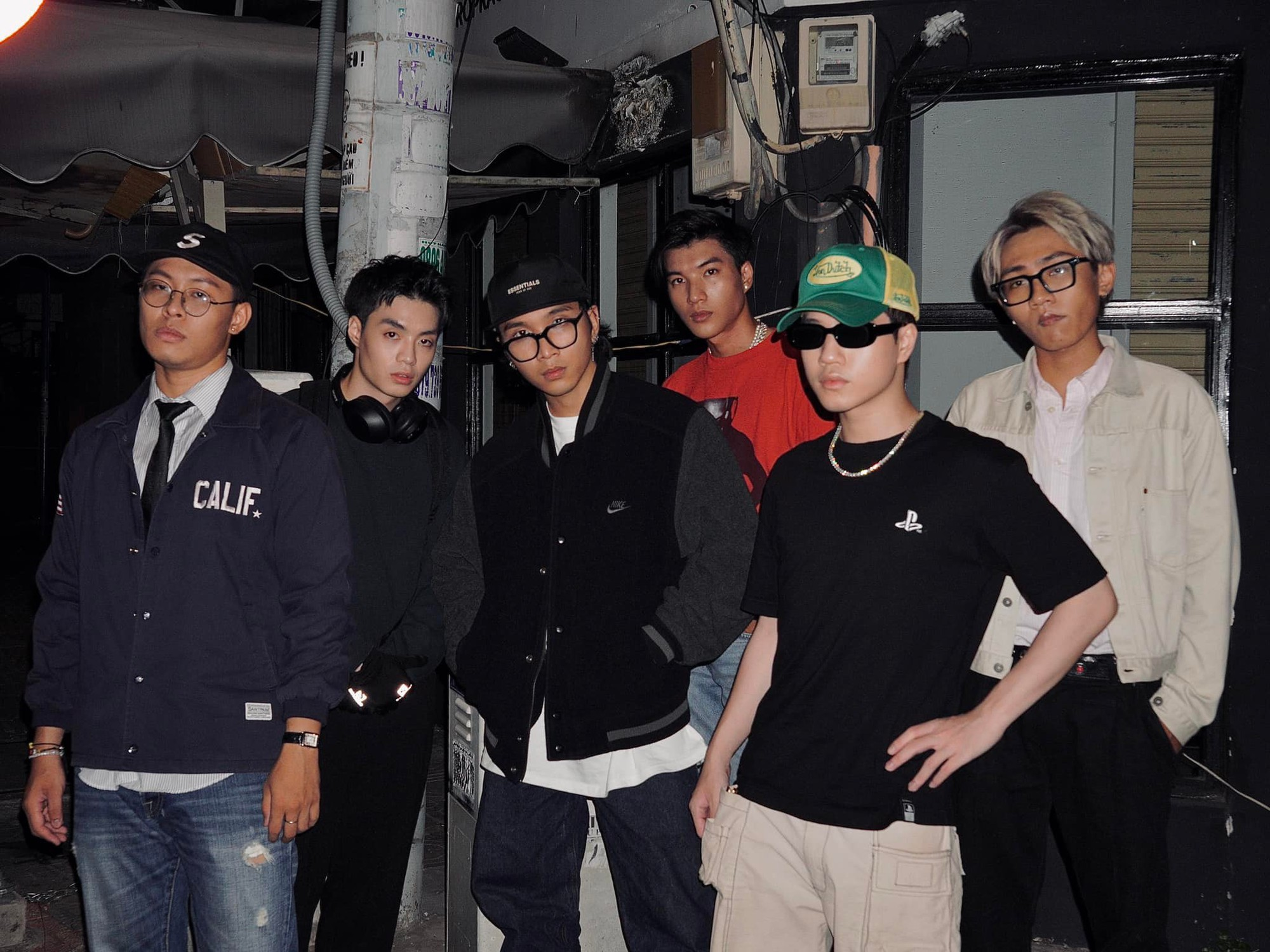 <p>điều chỉnh, kiểm soát<br>ex: Macfarlane deduced that whatever the British were drinking must have been important in <strong>regulating</strong> disease.</p>