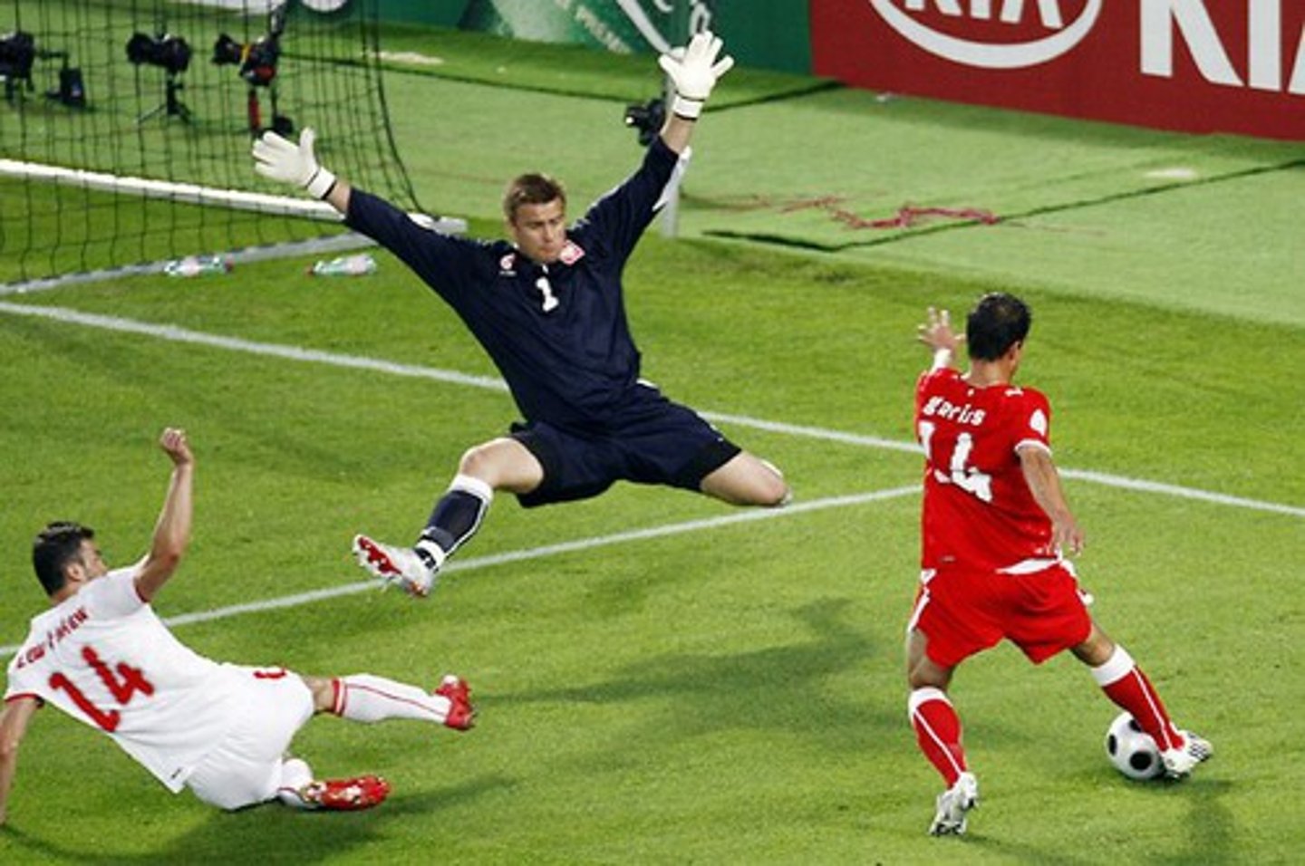 <p>TO BLOCK, TO STOP</p>