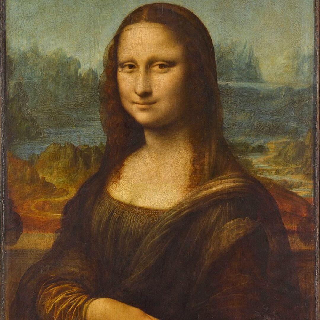 <p>Le gustan mucho la historia y la pintura.</p>