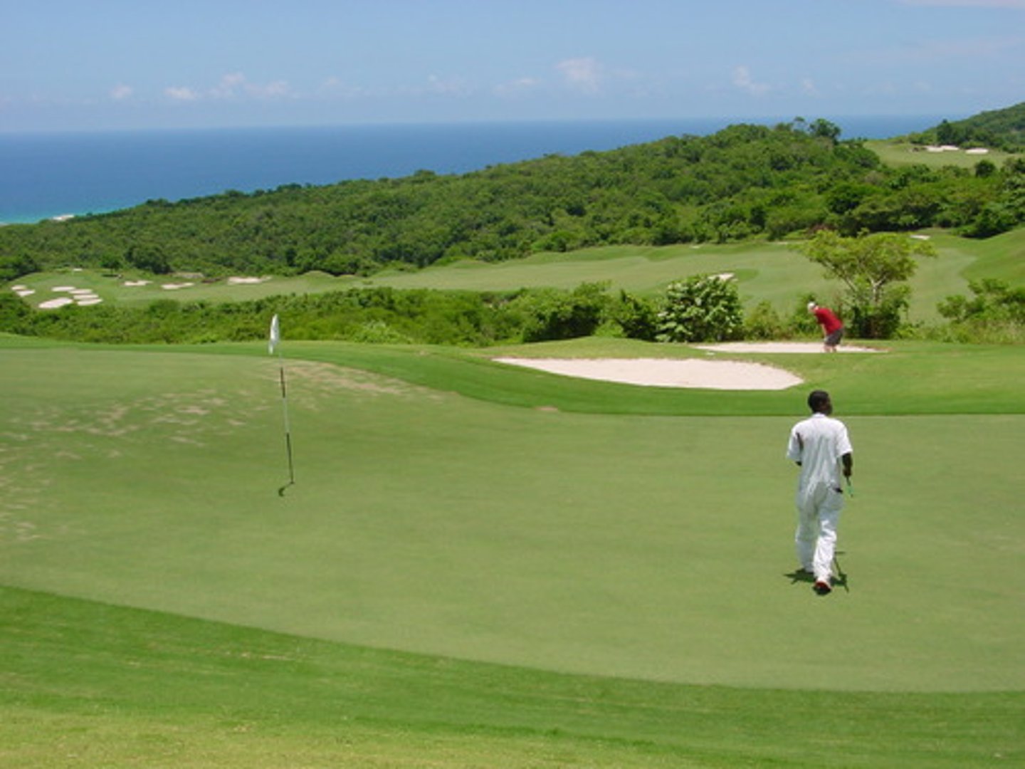 <p>n. khóa học/ sân golf</p>