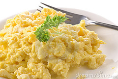 <p>eggs cooked in a pan while stirring gently Example: I prefer _____ _____ on toast for breakfast. trứng khuấy / trứng chiên xơ c Trứng đánh tan rồi chiên xơ/khuấy mềm trên chảo. UK: /ˌskræm.bəld ˈeɡz/ | US: /ˌskræm.bəld ˈeɡz/</p>