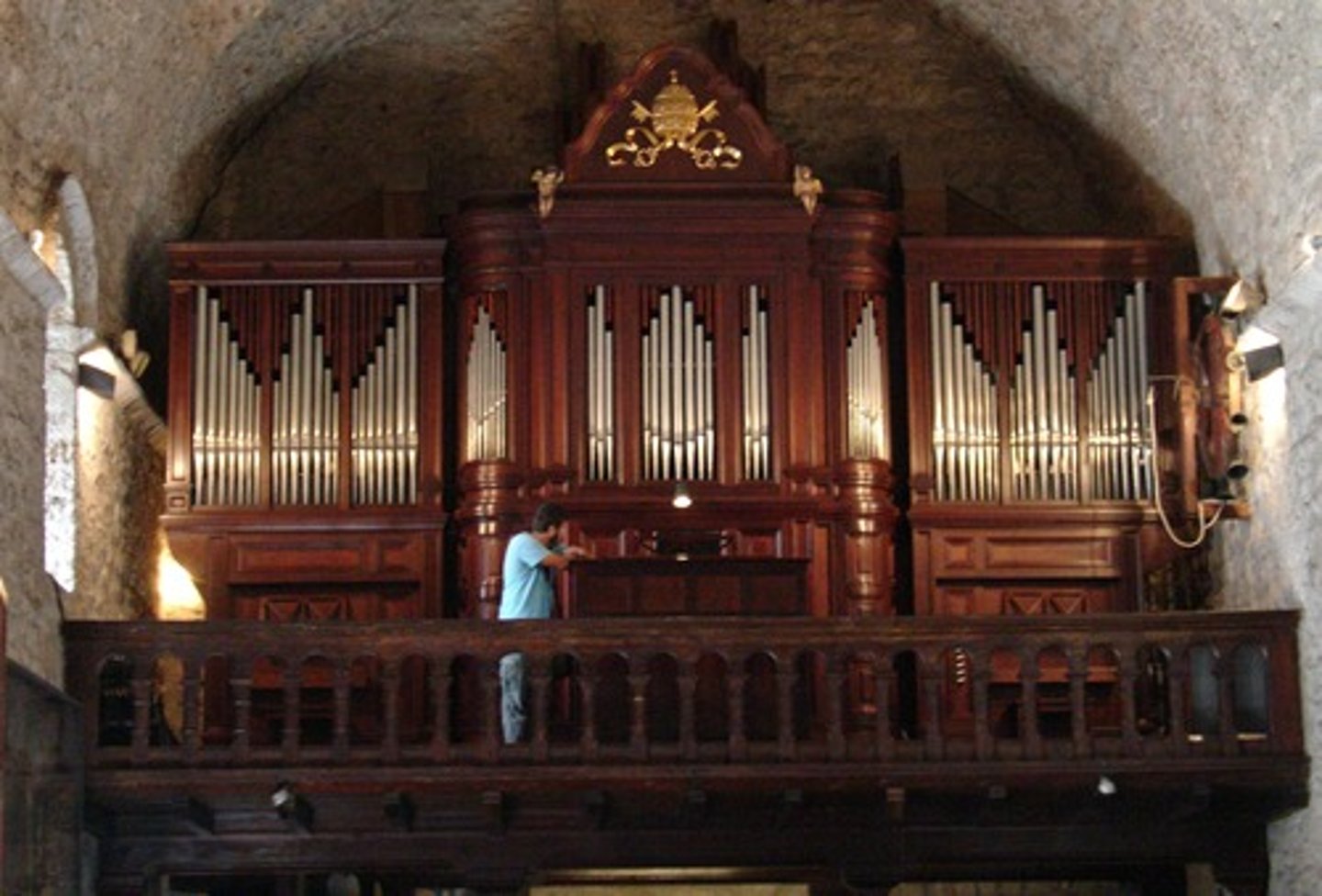 <p>un orgue</p>